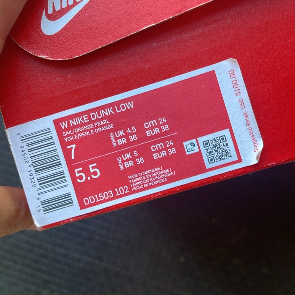 Nike Low Dunks - image 8